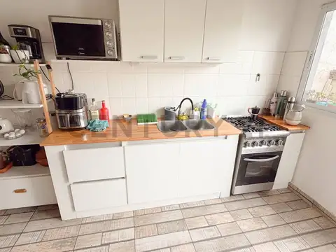 Venta casa 4 ambientes reciclada en interior con jardín, patio y garage – Mar de