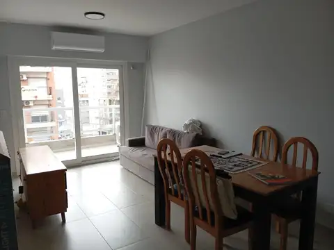 Departamento al Frente 2 Ambientes con Balcón