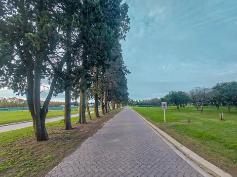 Terreno en Azahares del Paraná con amenities