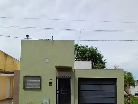 Casa desarrollada en una planta, semicéntrica