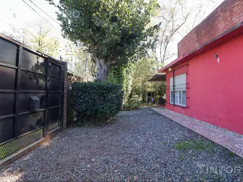 Casa 3 ambientes con jardin y pileta en Moreno
