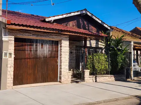 Casa en venta, 2 dormitorios en Mart.-Santa Fe/Fleming, con cochera