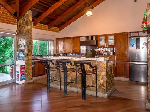 Casa en Venta con 2 cocheras