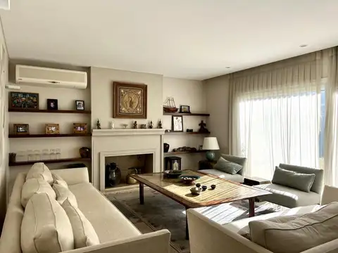 Casa 8 ambientes con 5 baños