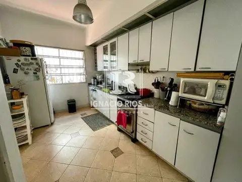 Casa en Alquiler con 2 cocheras