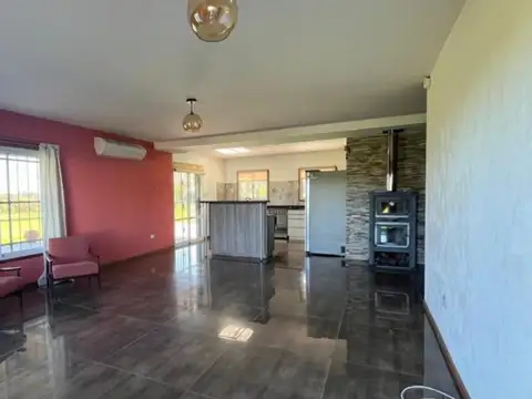 Casa 4 ambientes con 2 baños