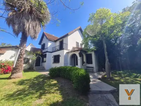 Casa en venta - 3 Dormitorios 3 Baños - City Bell