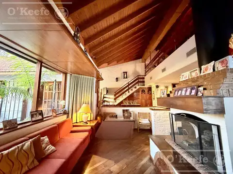 Casa -Quilmes en una planta con gran parque, pileta y quincho ,excelente estado.
