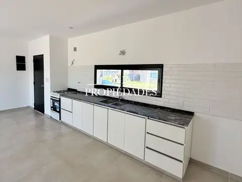 Casa en Alquiler en Pilar del Este - San Ramon, USD 900