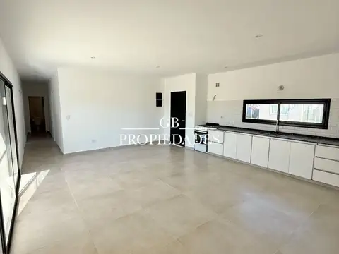 Casa 4 ambientes con 2 baños