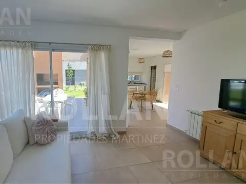 Casa en Alquiler con 2 cocheras