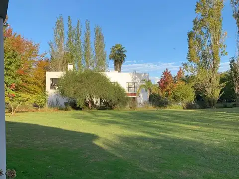 Casa 7 ambientes con 6 baños