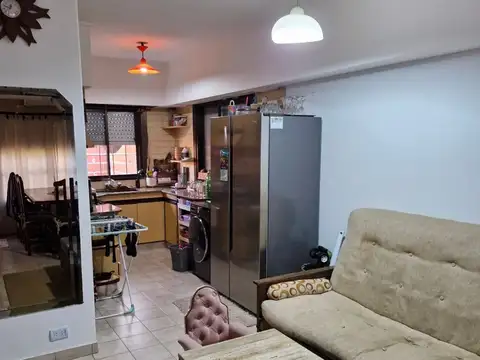 Venta casa 3 ambientes con terreno en Wilde Avellaneda 100