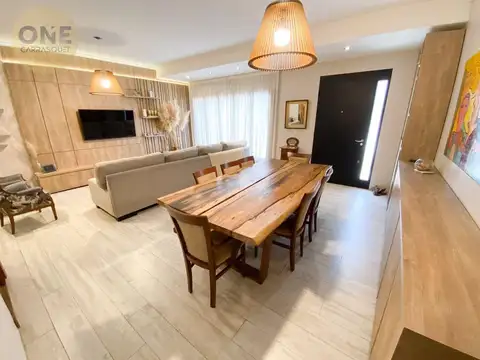 Casa en una planta, 3 dorm, garage y 2 patios