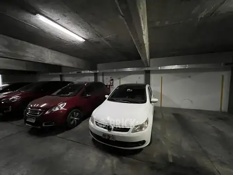 COCHERA FIJA CUBIERTA N° 16 EN AV. JUAN DE GARAY AL 3700 (HAY OTRAS)