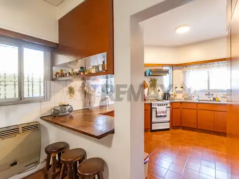 Casa en Venta con 3 cocheras