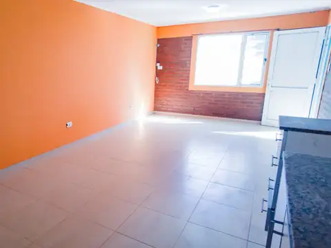 Casa 2 ambientes con 1 baño