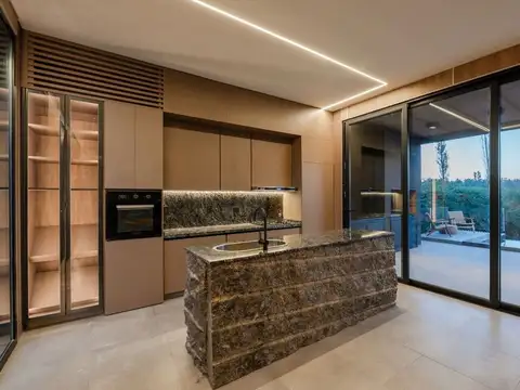 Casa 6 ambientes con 2 baños