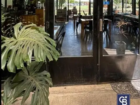 Venta Local con Renta Ideal inversión en Centro Comercial Pueblo Caamaño, Pilar