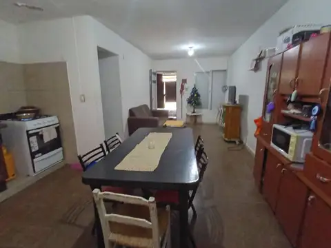 Casa 4 ambientes con 2 baños