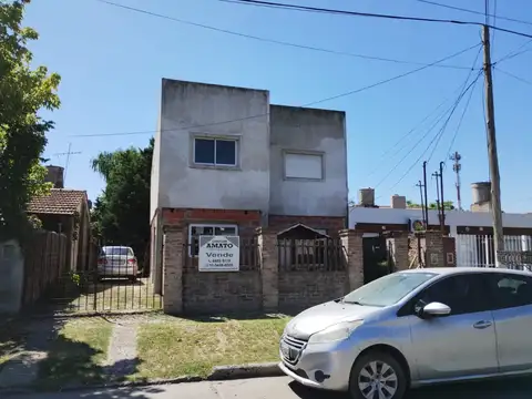 Casa  en Venta ubicado en Castelar, Morón, G.B.A. Zona Oeste - AMA0123_LP545192_8