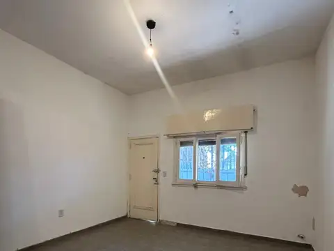 Depto Tipo Casa 4 ambientes con 2 baños