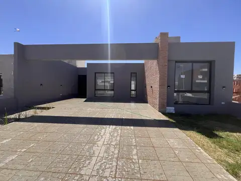 ¡Venta! Exclusiva casa en Rincones de Manantiales - Todo en una sola planta!
