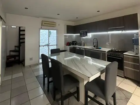 Depto Tipo Casa en Venta de 4 dormitorios