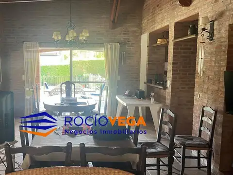 Casa en Alquiler con 6 cocheras
