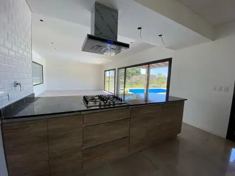 Casa en Venta con 4 cocheras