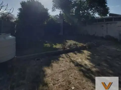 Casa 7 ambientes con 2 baños