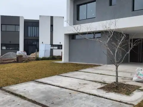 Casa en Venta en Countries y Barrios Cerrados en Pilar, USD 289.900