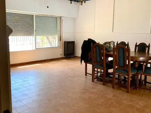 VENTA CASA 4 AMBIENTES PILETA GARAGE PARRILLA VILLA LIBERTAD