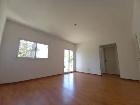 Casa en venta de 3 dormitorios c/ cochera en Loma Verde