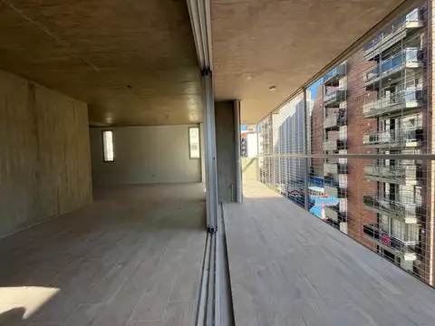 JUJUY 2000  Piso exclusivo 3 dormitorios con cochera suite orientación Norte, lavadero independiente