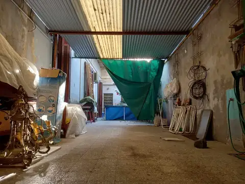 Casa 5 ambientes mas local sobre lote de 8,77 x 30,40