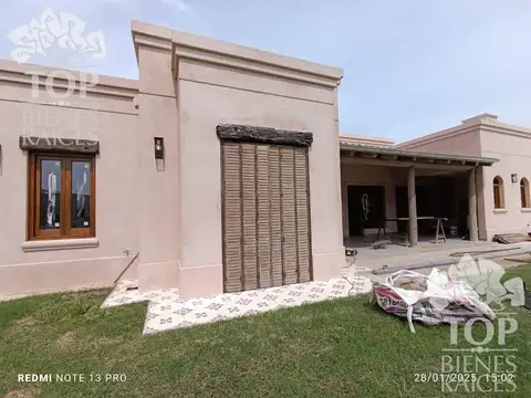 Casa 6 ambientes con 4 baños