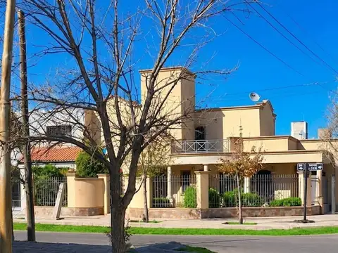 Casa amoblada de categoria, Bº Profesionales