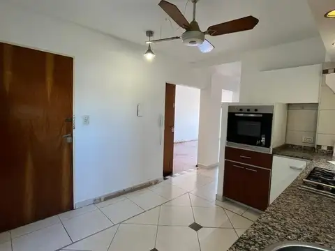Departamento en Alquiler en Azcuenaga, $ 650.000