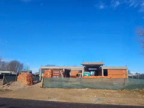 Venta Casa en P.B. 3 Dormi + cochera - Los Canales de Plottier
