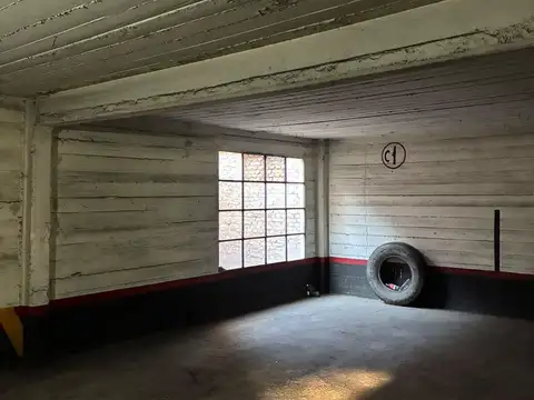 COCHERA EN VENTA, CALLE RIVADAVIA 165. MDZ CENTRO.