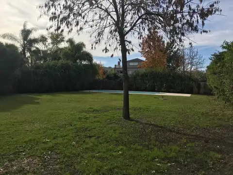 Casa de 6 Ambientes en Barrio Santa Bárbara