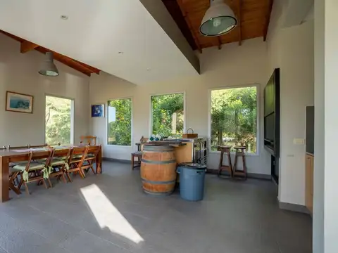 Casa 7 ambientes con 4 baños