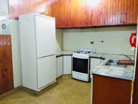 Chalet  en esquina- Ideal primera vivienda en Moron Sur