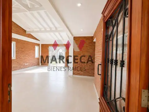 Casa 4 ambientes con 2 baños