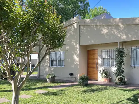 Casa 5 ambientes con 1 baño