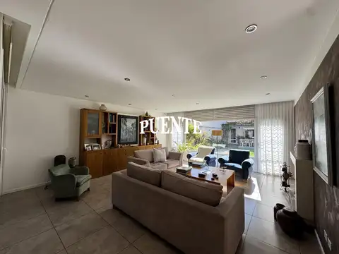 Casa 4 ambientes con 3 baños