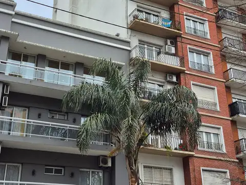 VENTA SEMIPISO 2 AMB- H. YRIGOYEN 1700 -