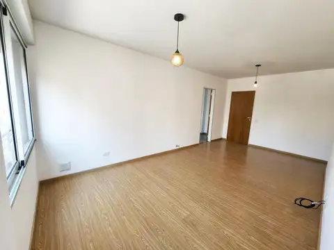 Alquiler departamento 2 dormitorios con cochera Rosario Centro Balcarce y Urquiza. Impecable