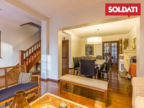 Venta - Casa 5 ambientes con cochera y piscina - Vicente López